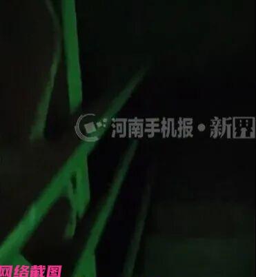 湖北有女子在一家酒店入住后，晚上准备睡觉，却听到床头的一幅挂画后面传来呼呼的风声