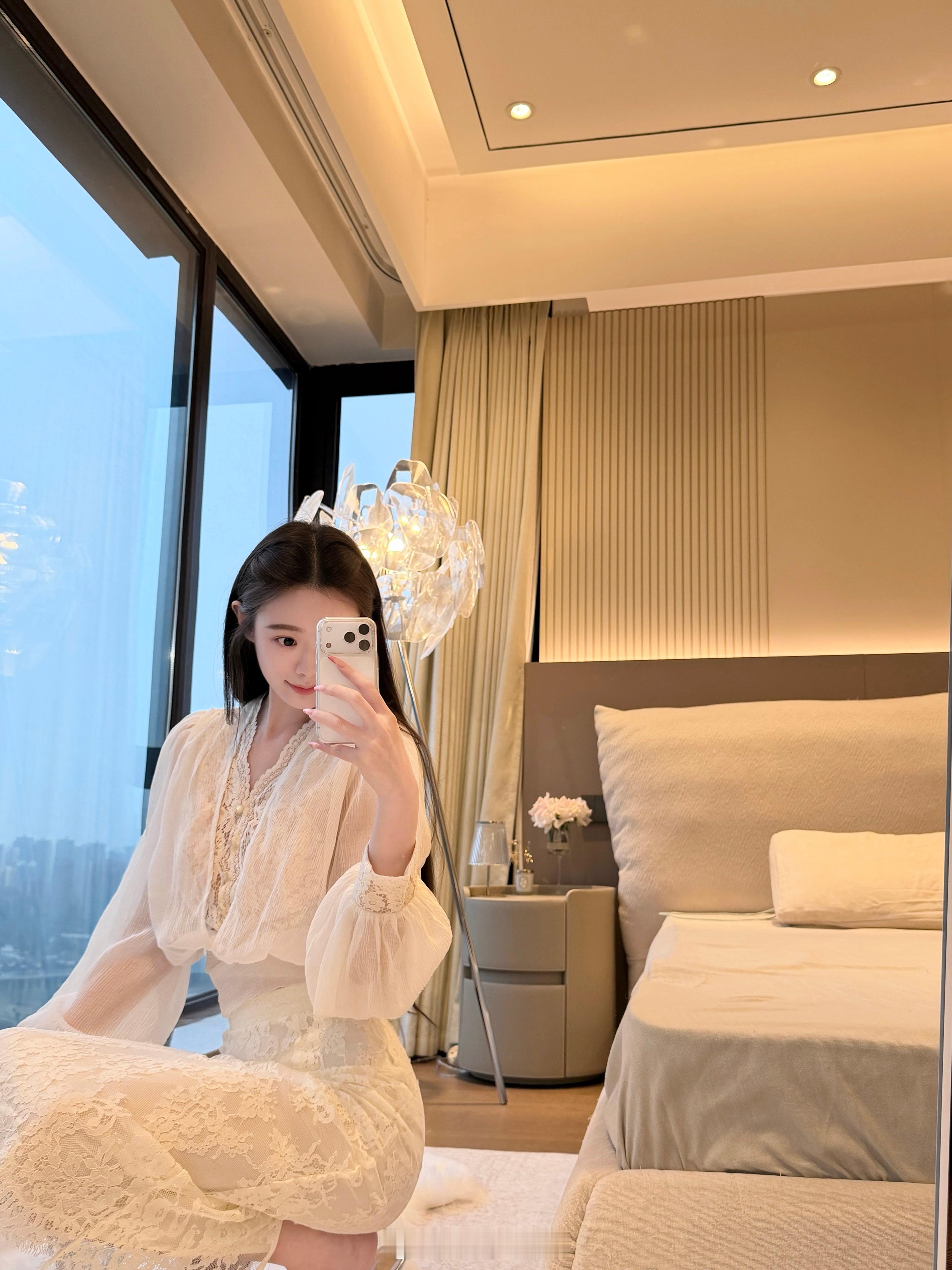 春天一定要拥有的蕾丝套装，穿上就是美上加美