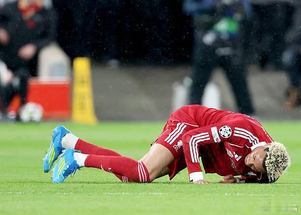 2026世界杯亚马尔腘绳肌拉伤，恢复期短则5周，长的话8周，距离世界杯还有50