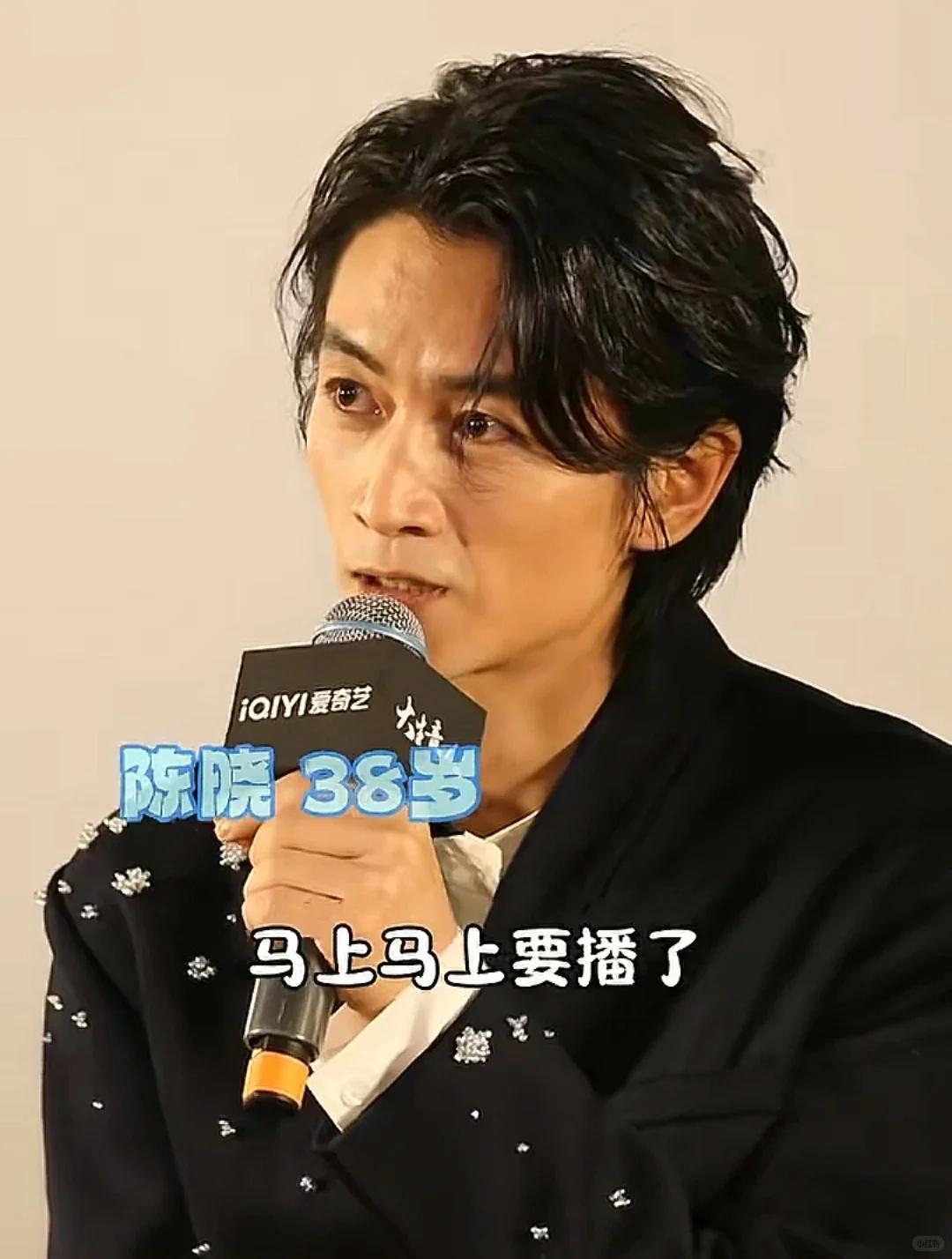 我真的要替38岁的陈晓感到委屈了不是因为大家说他瘦脱相了也不是因为他离婚