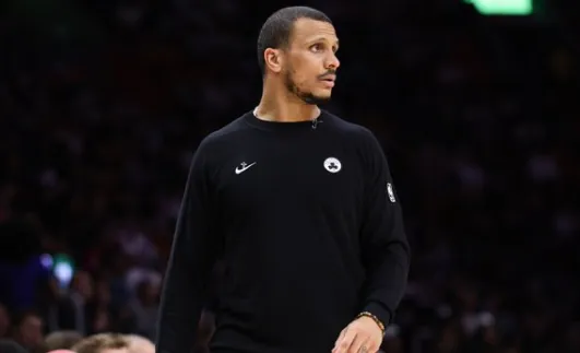 明日6点，凯尔特人主场对阵魔术。目前，凯尔特人战绩55胜26负，排东部第二。