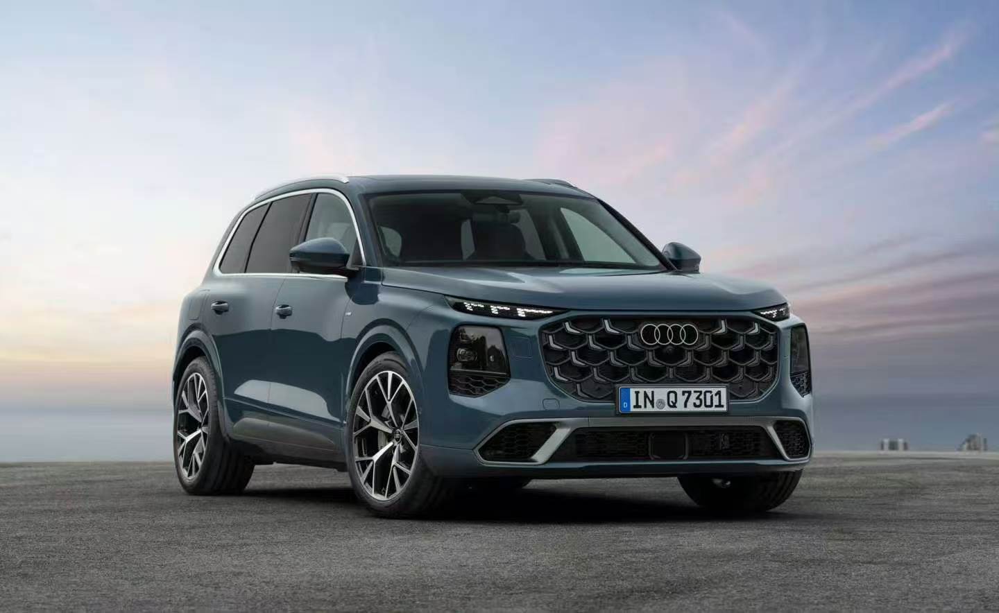 全新一代奥迪Q7正式亮相时隔十一年迎来大改款，全新奥迪Q7换上时下流行的下移式大