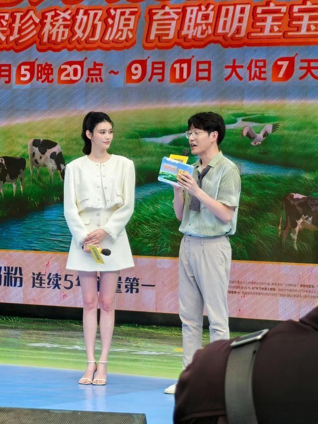 奚梦瑶不愧是国际超模，这身材比例真的绝了事业上，奚梦瑶是实打实走出国门的国