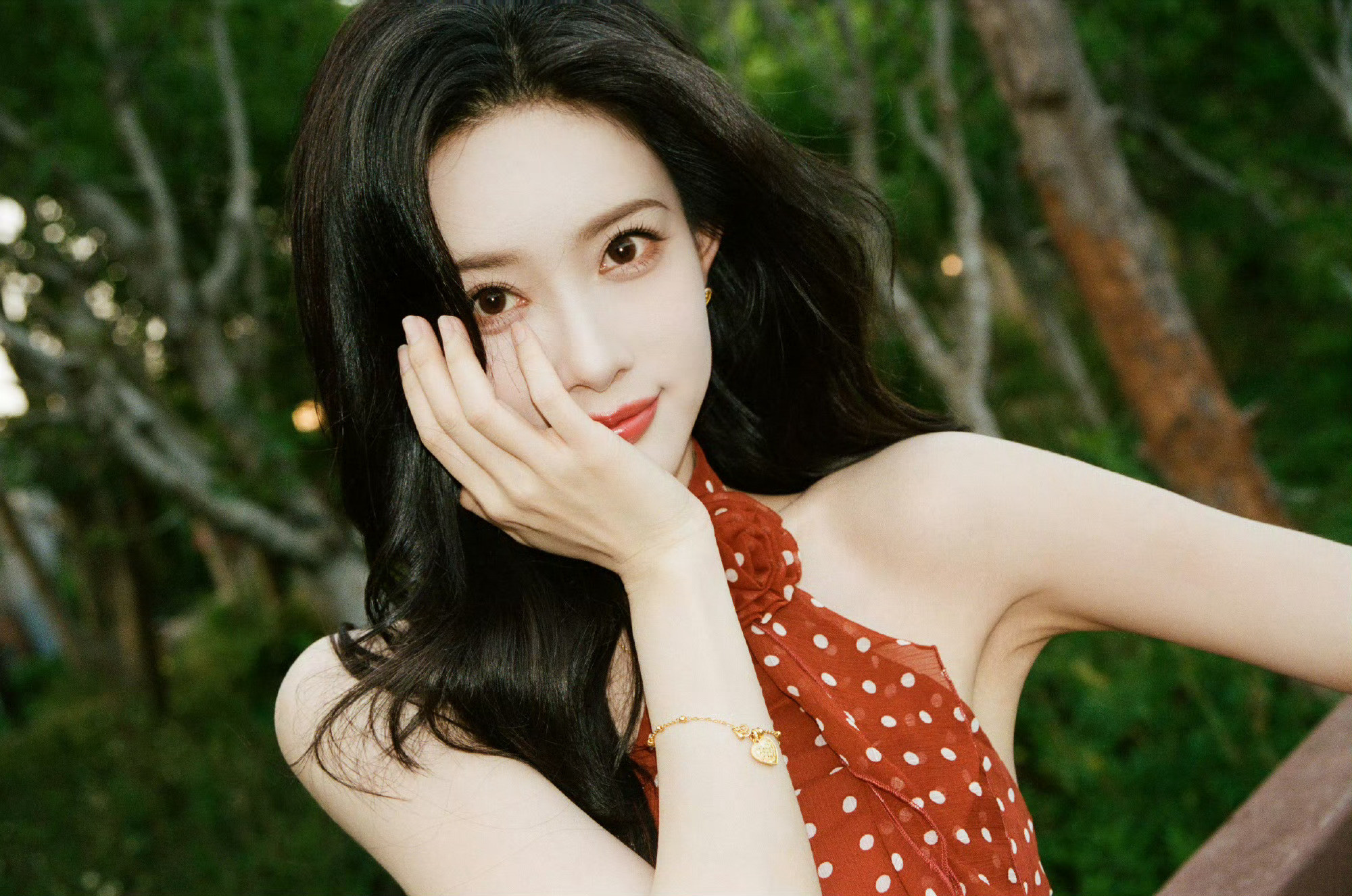 赖伟明拍的孟子义你好星期六孟子义好美里，气质这块拿捏住了。