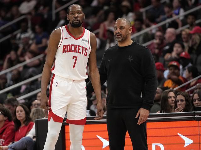 但凡杜兰特多打一会儿，他就是NBA本赛季的第一劳模了。NBA常规赛，火箭111