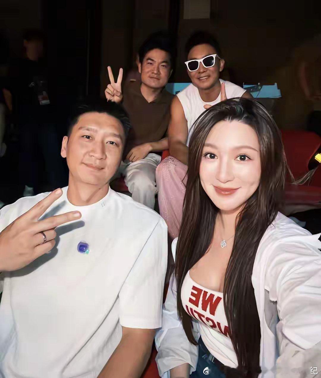 孙悦和妻子大连度假，再婚又娶大美女，财富自由，儿子也爱打篮球