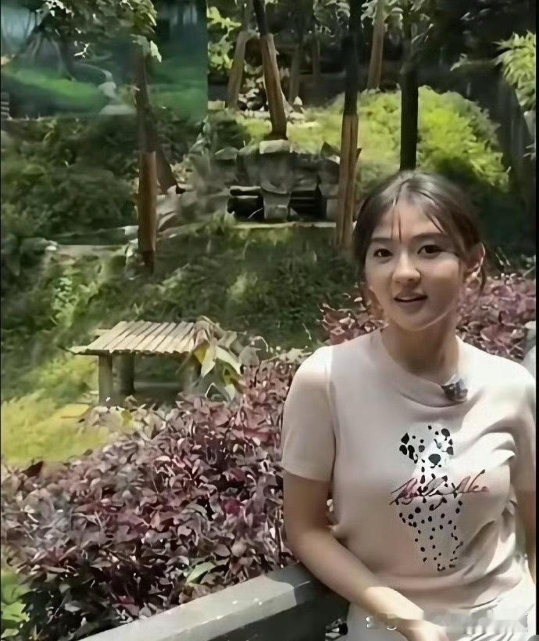 果然俊男眼里没有美女啊！这竟然是陈哲远和杨迪用同一个设备拍的梁洁。
