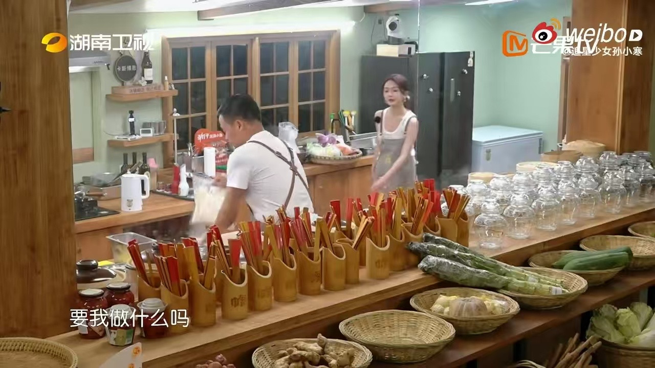 王俊凯赶了靳梦佳三次王俊凯帮靳梦佳脱离碗妹从上一季的“碗妹”到这一季的“我帮你