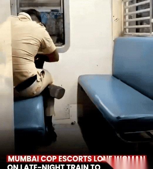 刷到个视频，给我看沉默了。深夜，几乎空荡荡的车厢，一个姑娘独自坐着。不远处，一