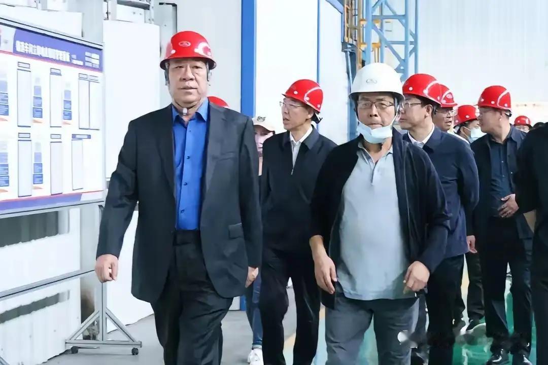 河南矿山集团司机曝真相：工资不高，员工为何甘心“打卡”多年？背后原因令人深思！