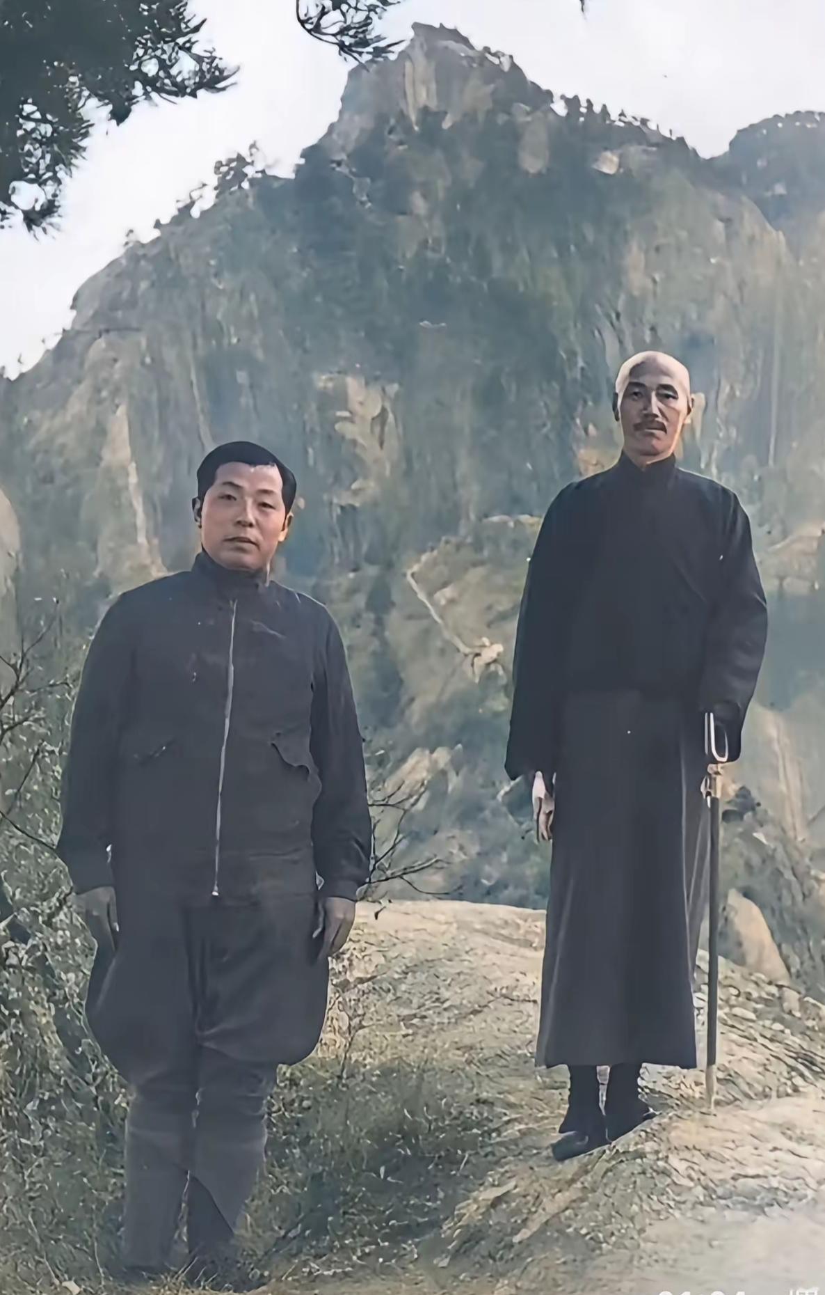 1936年10月26，张学良陪同蒋介石游览华山时留下的珍贵照片。此次华山之行是蒋