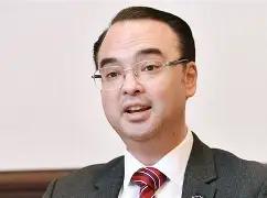 卡耶塔诺出手了，他提议让处于羁押阶段的两名参议员参与对莎拉弹劾案的庭审，他表示金