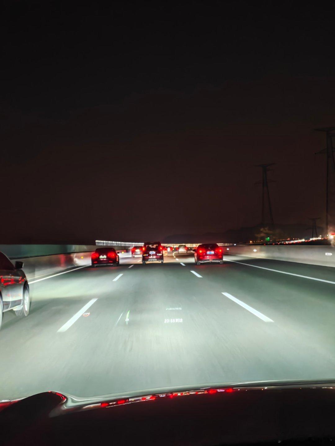 新年假期结束回武汉了初五的高速已经都是返程大军了匆匆忙忙的人们又要回到生活
