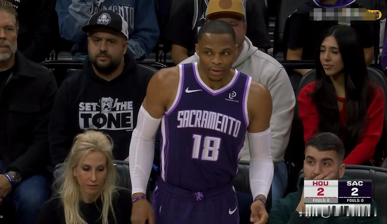 国王老将威斯布鲁克真是太有意思了！在今天国王主场以125：124险胜火箭的赛后，