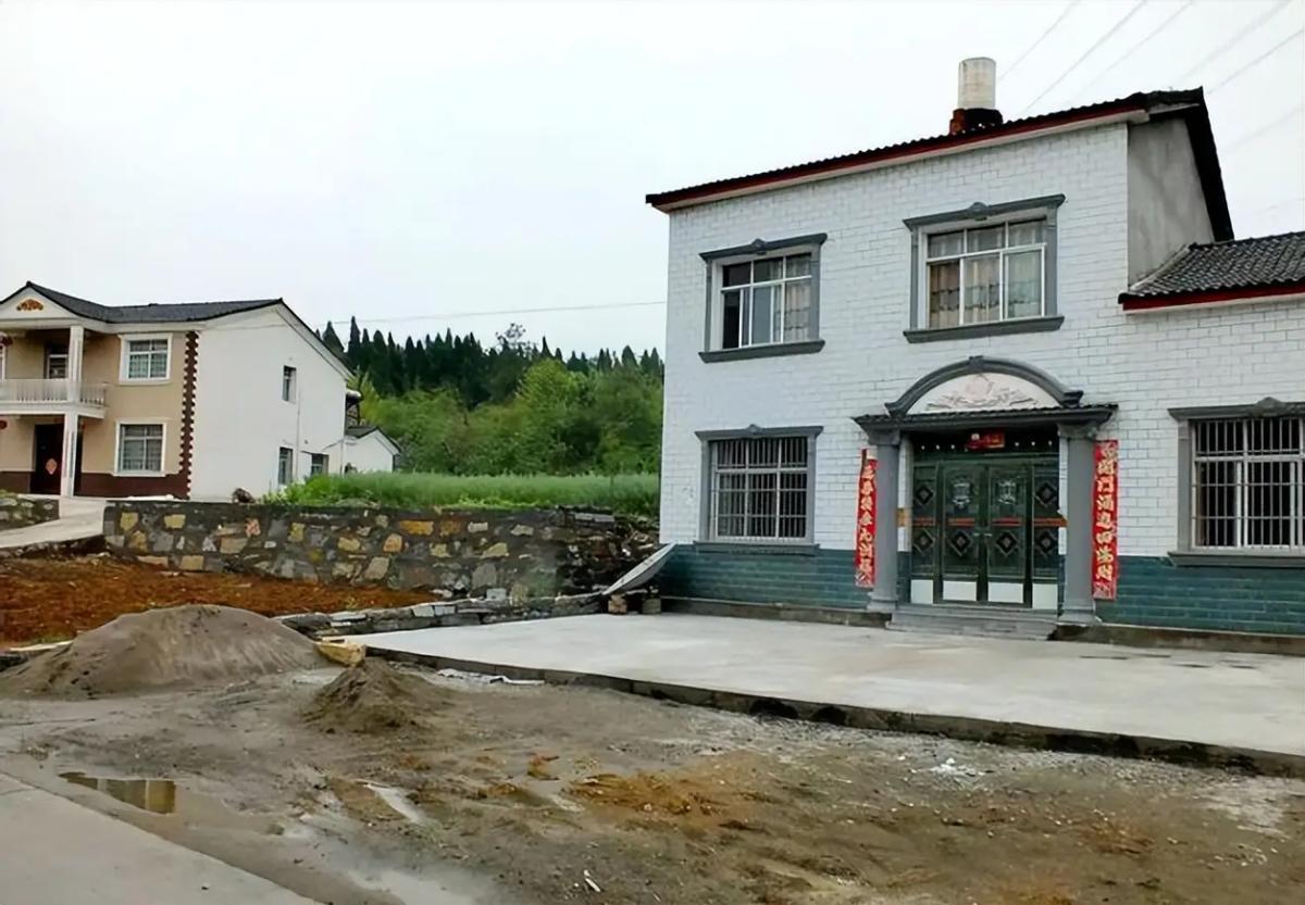 一号文件一公布，很多城镇户口的人估计肠子都悔青了！这些年不少在城市扎下脚的人