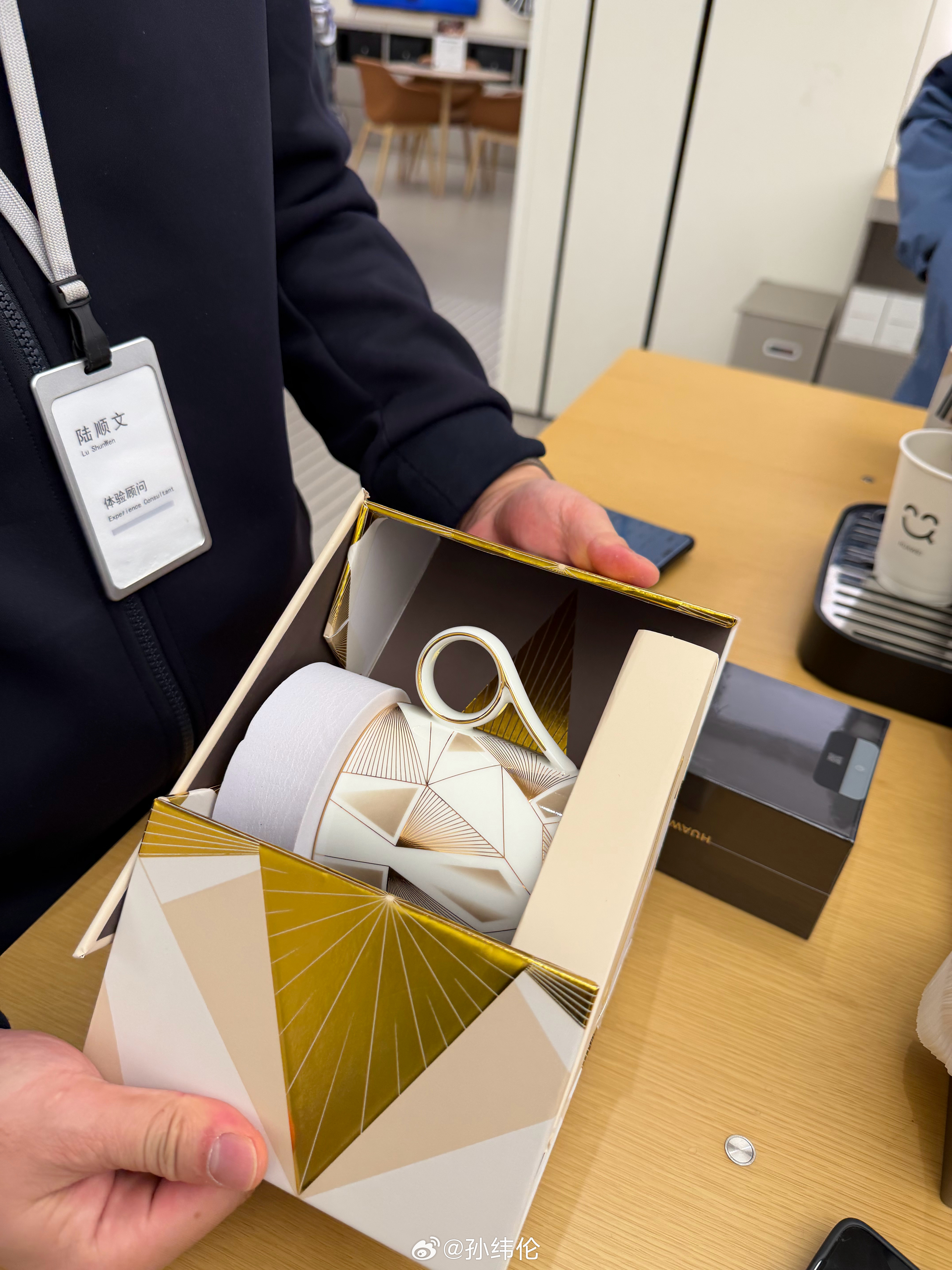 现在买华为手机和提车似的，情绪价值给满了！搭载麒麟9030Pro的Mate80P