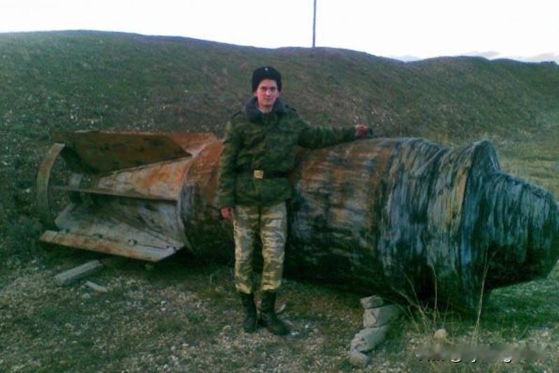 FAB-9000是苏联于20世纪50年代初研制的一种超重型高爆航空炸弹。它是