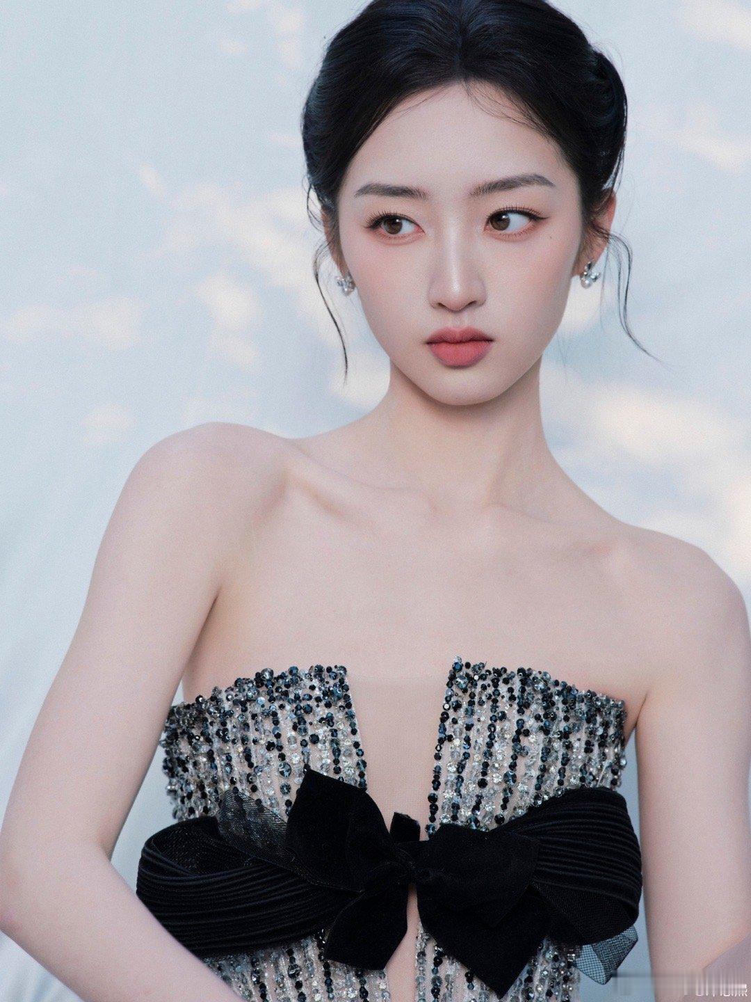 邓恩熙周雨彤是妈妈是女儿我的天啊看完邓恩熙的微博视界大会出图之后应该没人会不