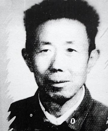 1949年张掖城下，一个年过半旬的将军仓皇逃窜，带着几个亲信和新娶的妻子，试图在