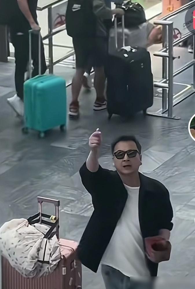 前男友新欢叫嚣：来摸杨钰莹弹过的琴！小23岁的新欢，在直播间对着几万人喊：