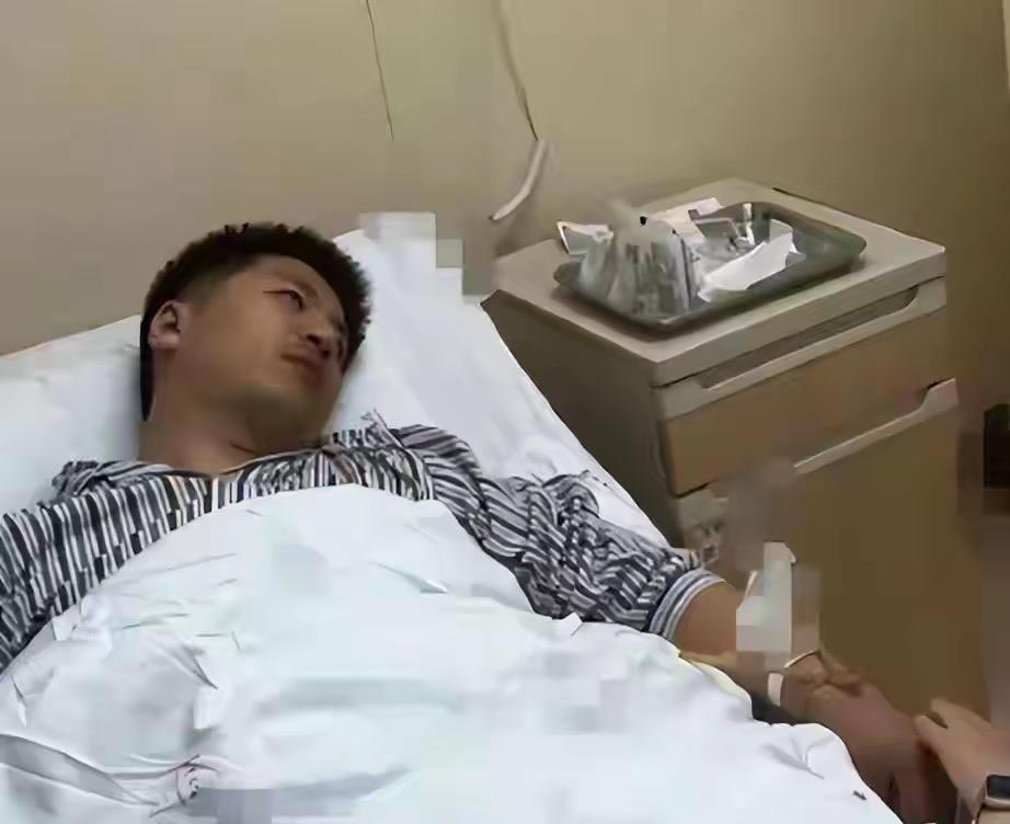 张雪峰的死是因为跑步吗？不是。跑步不会杀人。但那个逼一个41岁、长期过劳