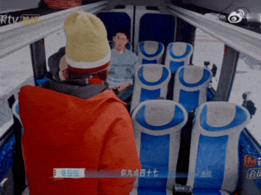 张豆豆气得不想与孙杨同坐孙杨张豆豆因为迟到的事情吵架一点小事闹得不可开交，在外人