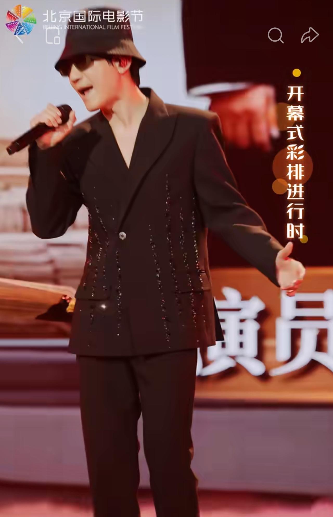 北京国际电影节陈楚生彩排现场来了！太开心🥳了！在这个电影节上，咱生哥不仅走