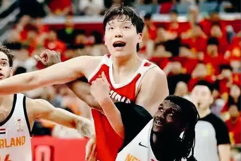 中国男篮最新动态，知名体育媒体人导演我躺哪_basketball透露：中国男篮明