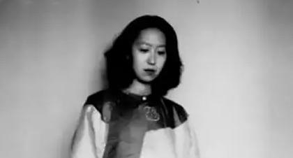1947年，张爱玲两个月没来例假，难道怀孕了？她告诉了男友桑弧，桑弧惊喜不已，带