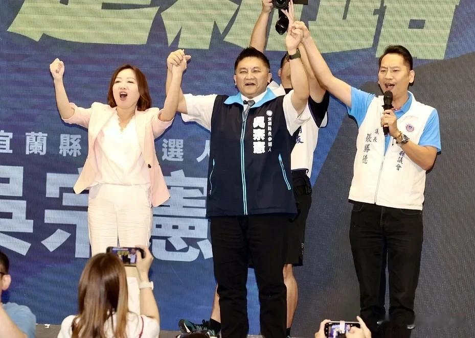 竹北蓝白合破局小草怒喊：“有白投白、没白不投”针对竹北蓝白合破局，柯文哲昨