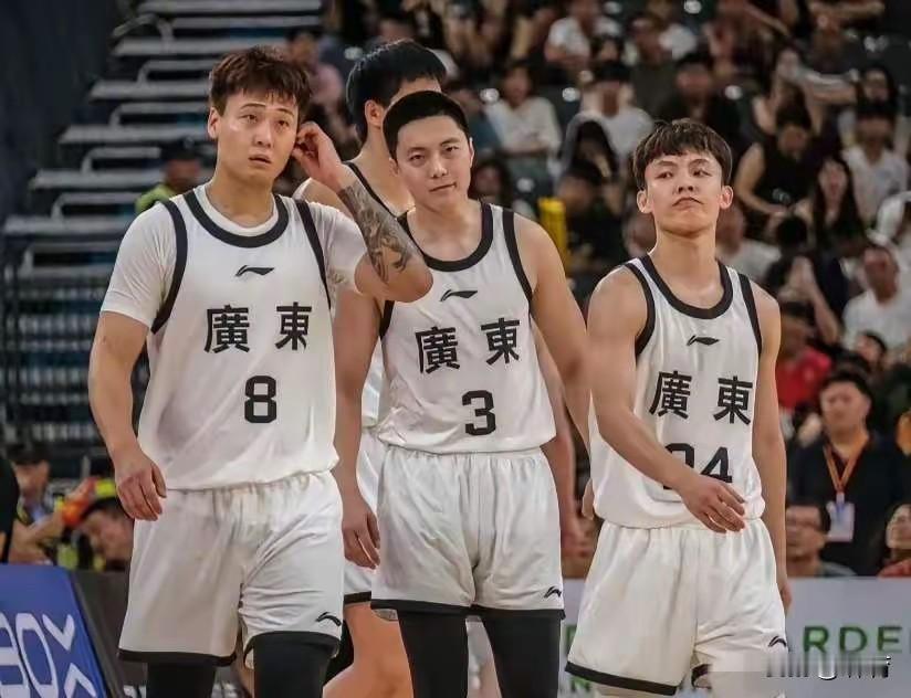 全运会男篮小组赛第一个比赛日结束后，可以看出，有以下三支球队有争冠的实力：1