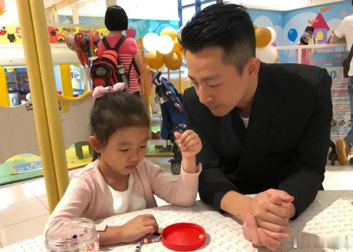 我记得有一期康熙小s和大s还笑汪，在大s或者小孩子稍微有点磕碰的时候就大喊