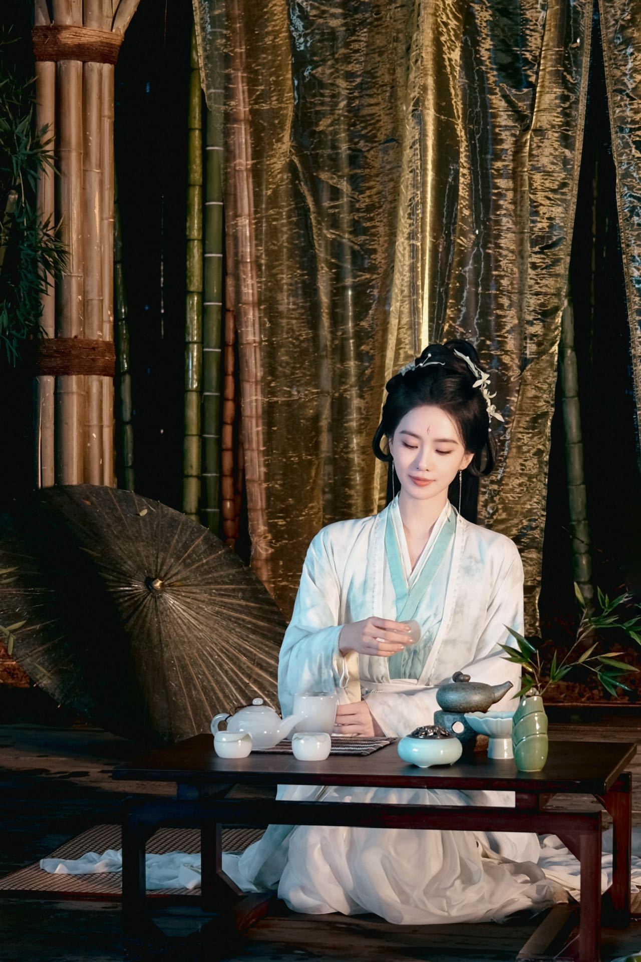 刘诗诗最后三集处处是高光东方淮竹前期以端庄仪态和清冷眼神面世，很符合角色避世
