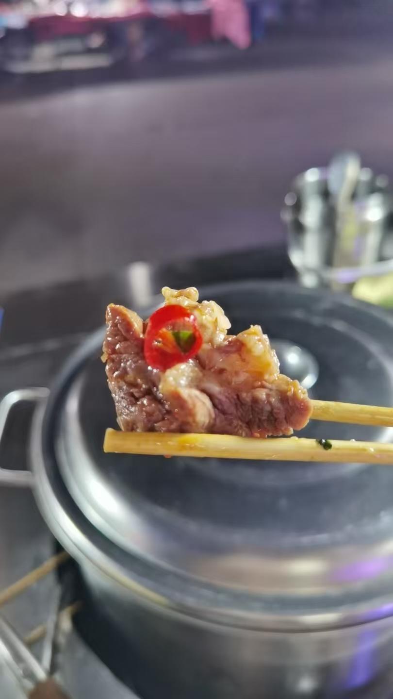 [笑着哭][呲牙笑][呲牙笑]反正我就觉得人要真正幸福就要知道自己有几斤几两？知道自己