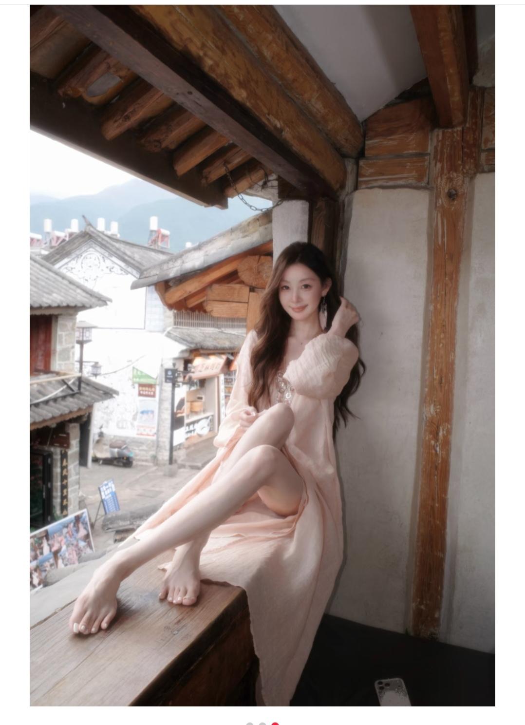 这么精致的女人，毁在了这脚丫子上。