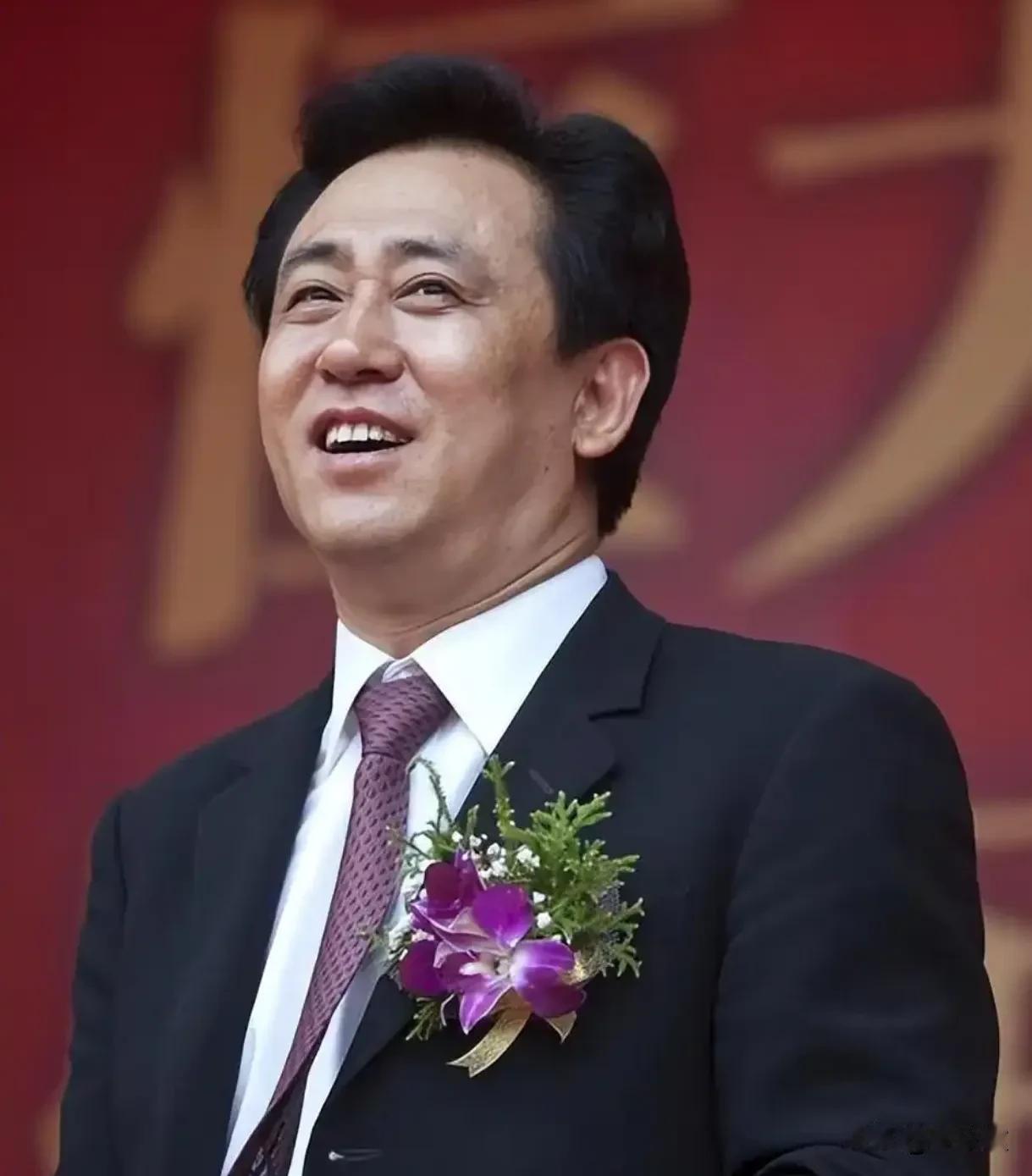 李超人跑的快，潘石屹没看懂就跟上了。王健林后知后觉被对赌拖垮，只有许老板在船渗水