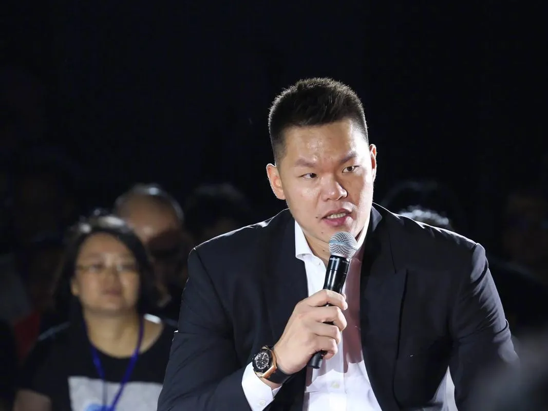 陈浩峰主动让贤，朱芳雨或驰援广东男篮。广东男篮外援何时到位？亚科夫列维奇在近期采访时回答这个问题！这
