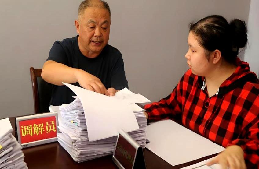 在杭州，一个男人生意一夜崩盘，背上三百多万时，家里只剩的五十万被妻子转手给了她弟