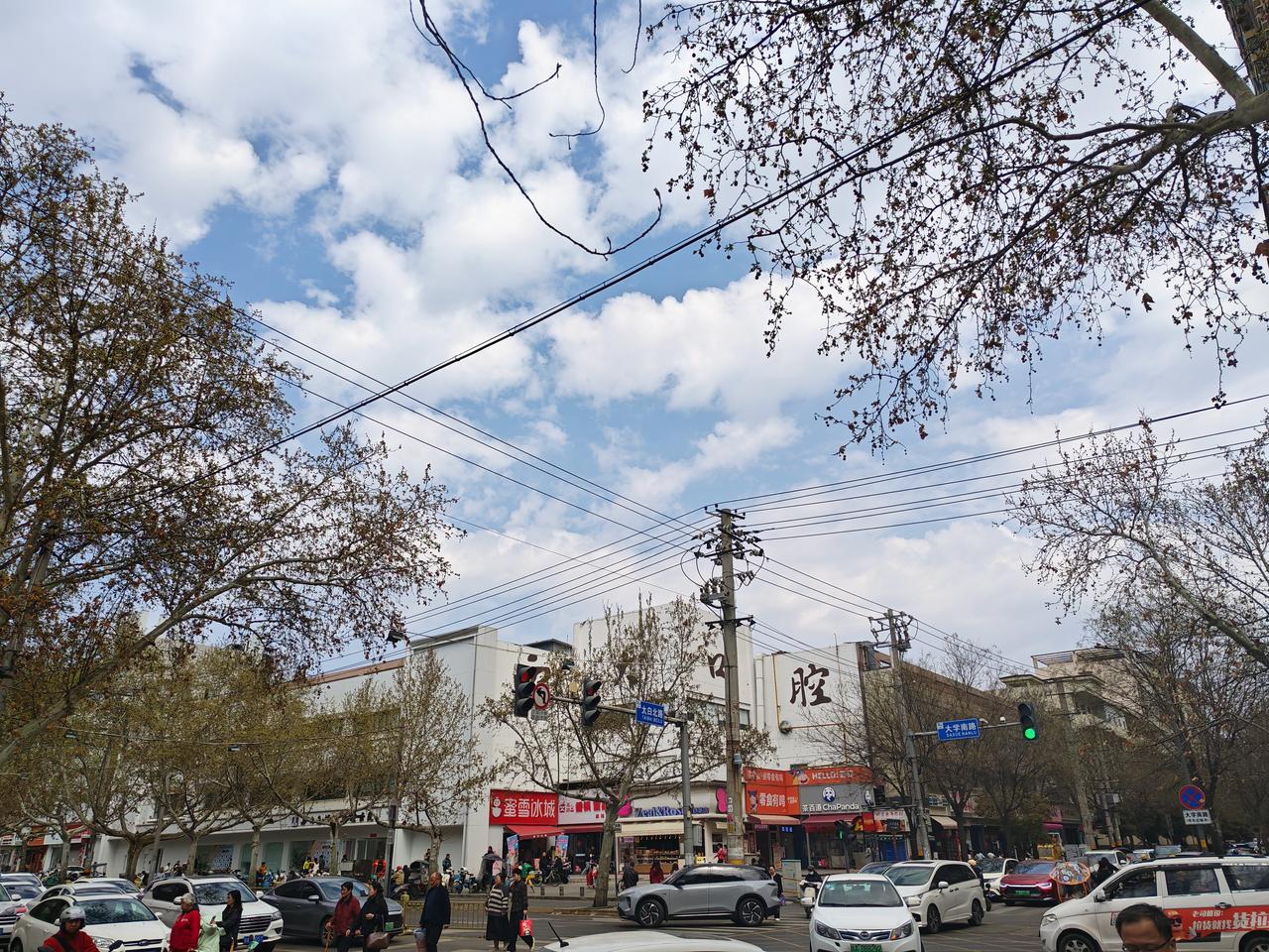 第一个，归属上看：西南大学教育部直属，西北大学陕西省省属。第二个，办学层次，均