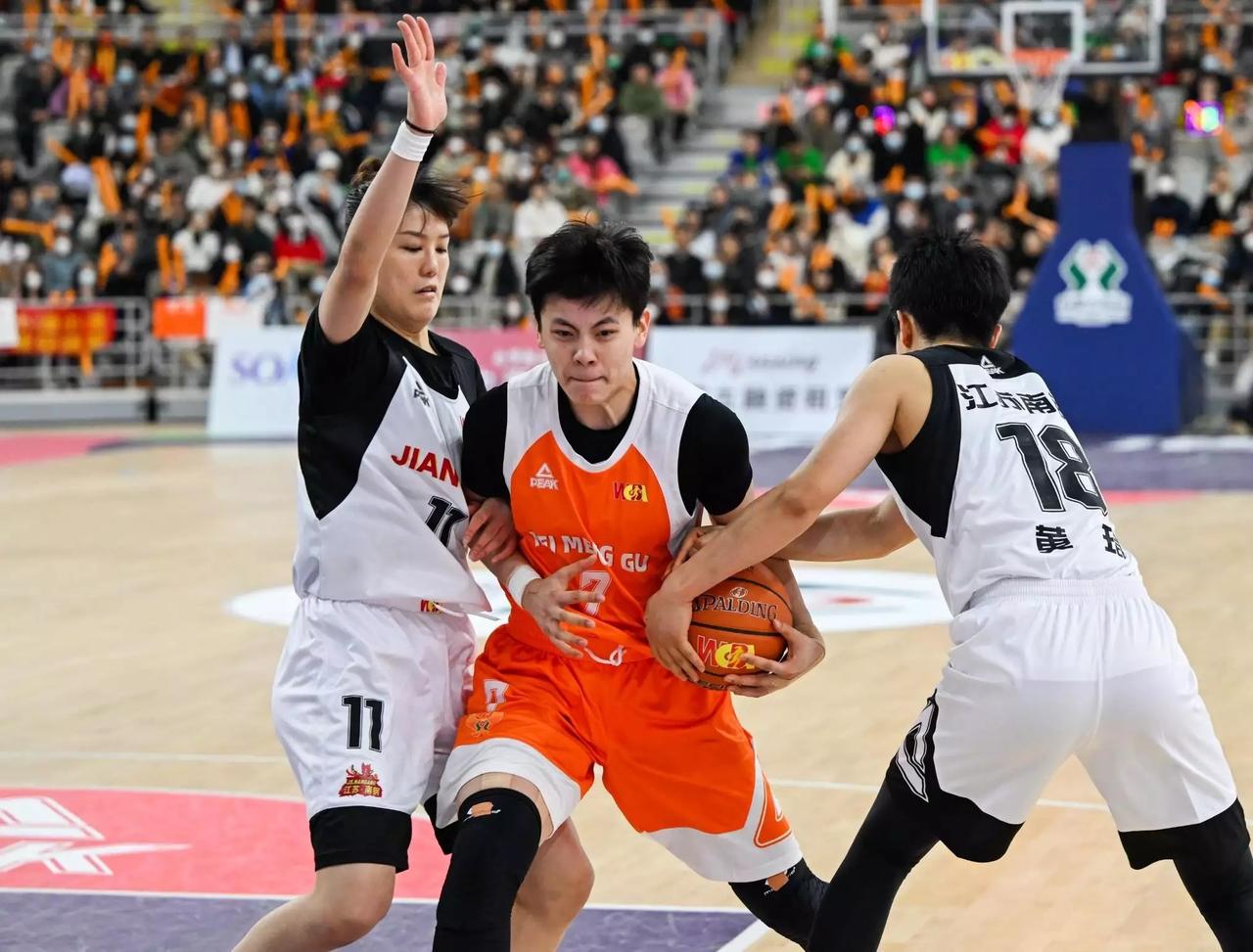 WCBA虚假繁荣的起点是2014-2015赛季！当时，相关部门直接把中国女子