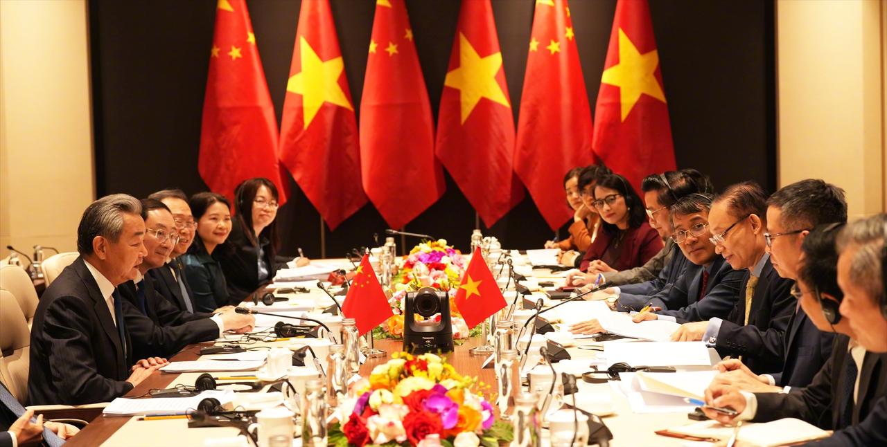 美国刚准备关税施压，越南转头就给华盛顿一记耳光。3月15日，王毅外长在河内与越方