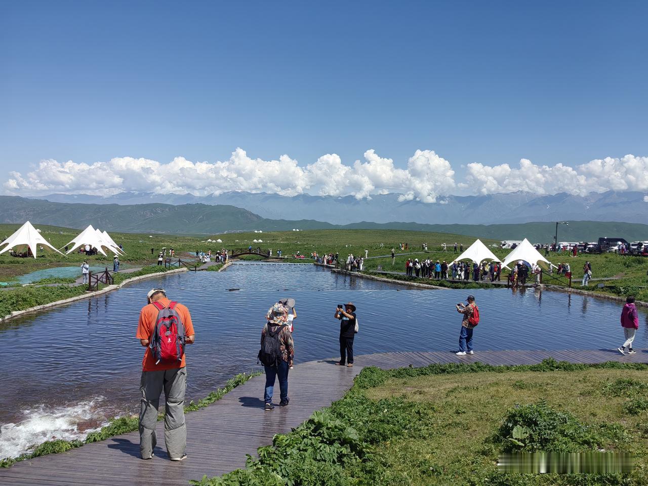 新疆刚旅游回来，和你们说说夏天去北疆应该带哪些衣服才恰到好处吧！别看天气预报