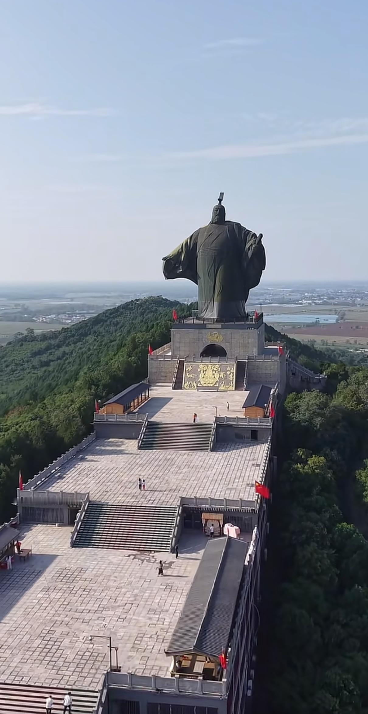 刘邦最大的雕像为什么在河南商丘?刘邦最大的雕像在河南商丘永城芒砀山。这尊“大汉