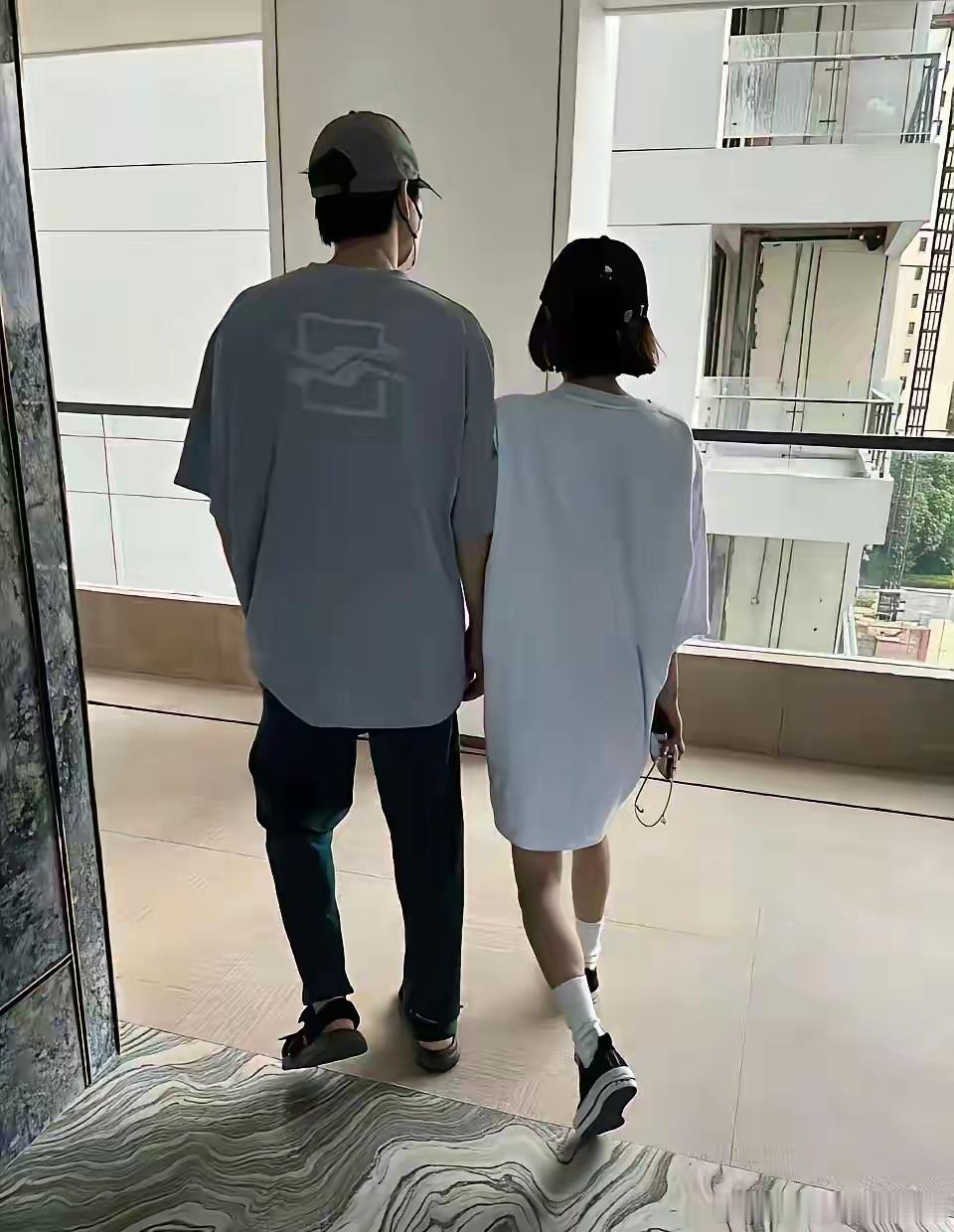 秦岚和魏大勋同居，会不会生孩子我不关心，但这后面手机拍摄的照片，魏大勋36岁，秦