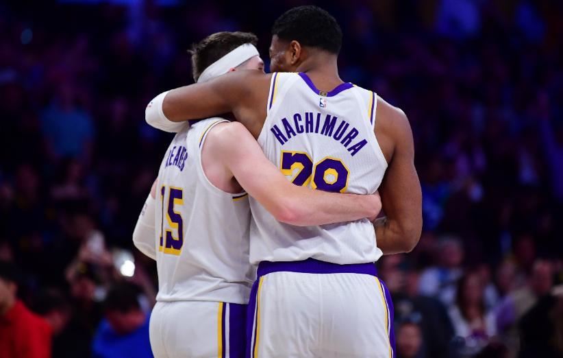 NBA常规赛，湖人客场123-120战胜猛龙。赛后，雷迪克接受了记者采访。谈到最