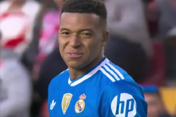 皇马如果拿不下西甲，就是阿隆索的固执害的，最大的威胁就是巴萨。本轮的西甲联赛，