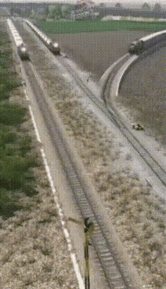 如果发明一个这样的防撞火车会怎么样？真是太搞笑了