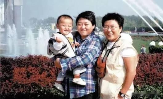 王小波1997年离世，李银河在三个月后结识大侠，二人相伴近二十年，靠着王小波的版