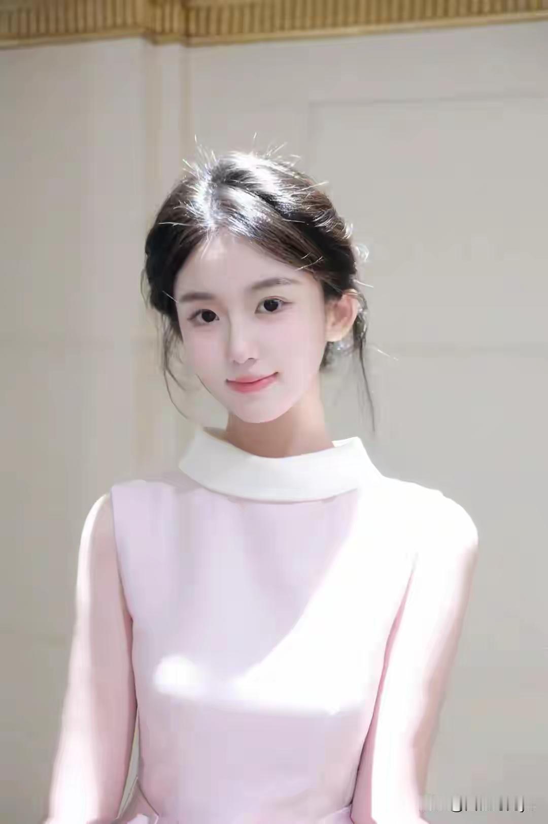 温柔甜美的粉色连衣裙，少女心满满！💖👗应该如何保持精致的少女感?温柔可爱的