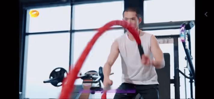 这哪是锦鲤体质分明是点满了天赋树！淘汰环节变成顶级导师私教课，抽签环节自动触发幸